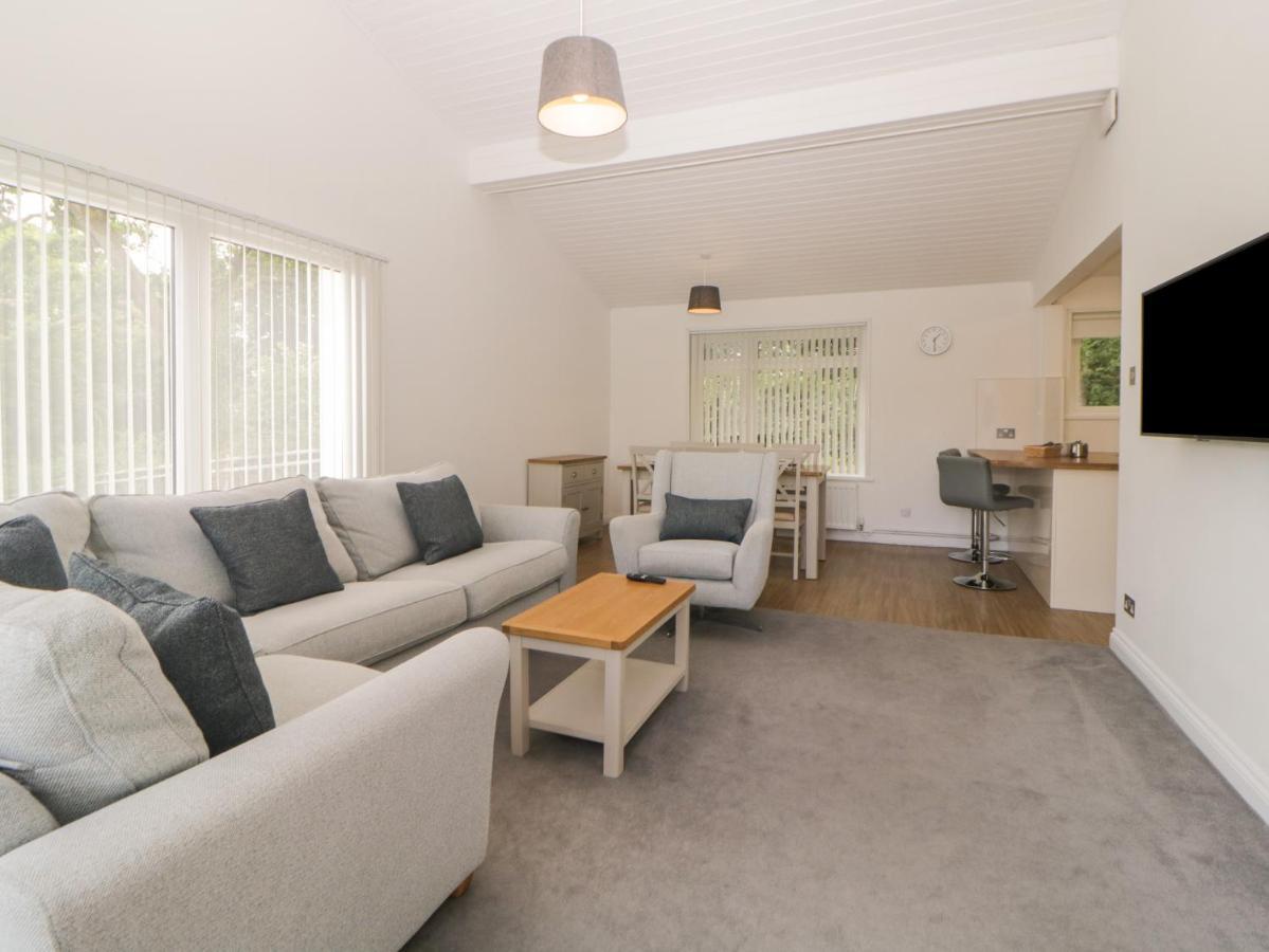 Harcombe House Bungalow 9 Newton Abbot Exterior photo